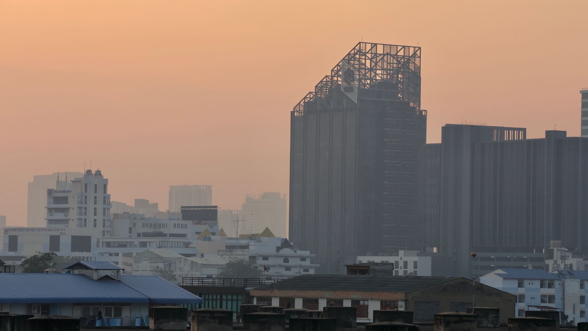 All 50 districts of Bangkok choked with excessive PM2.5 dust today