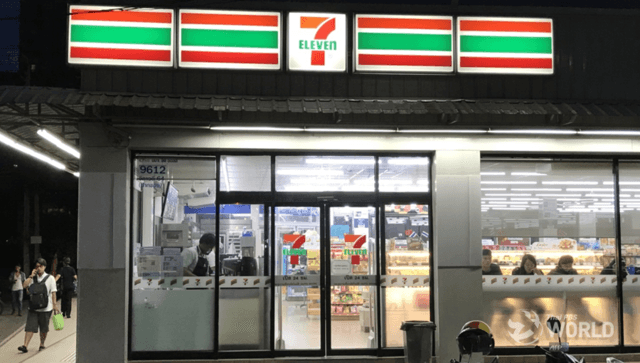 7-Eleven store chain announces intention to reduce and to end use of plastic bags 7-Eleven store chain announces intention to reduce and to end use of plastic bags