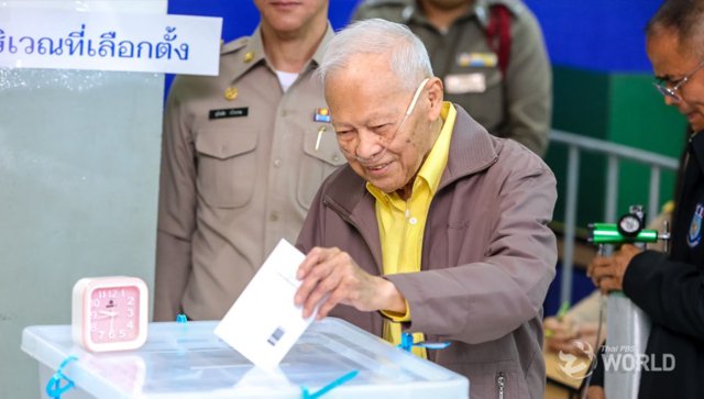 Gen Prem casts early vote Gen Prem casts early vote