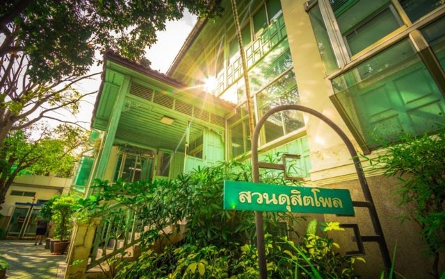 Suan Dusit Poll shows most people dissatisfied with performance of MPs Suan Dusit Poll shows most people dissatisfied with performance of MPs
