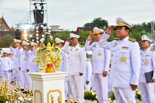 Most Thais feel it is inappropriate to politicize on the oath issue - poll