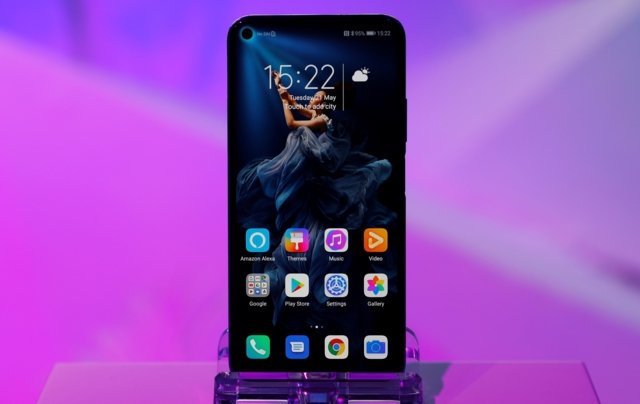 Huawei puts Honor above Android at new smartphone launch Huawei puts Honor above Android at new smartphone launch