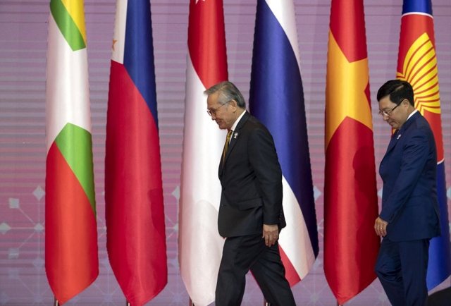 US-China trade war, sea row in ASEAN summit spotlight US-China trade war, sea row in ASEAN summit spotlight