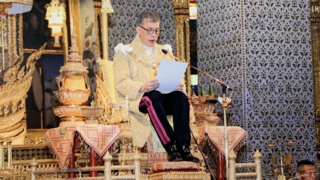 HM the King tells Thais to keep national interests at heart