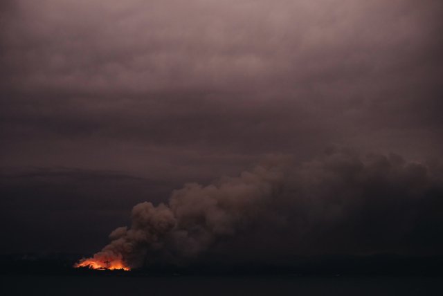 Australian authorities warn bushfire reprieve will be over soon