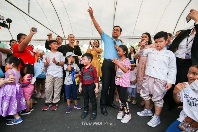 PM wants Thailand and its people to move toward democracy and peace