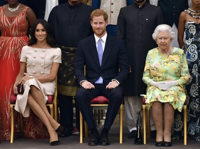 Harry, Meghan to quit royal jobs, give up ‘highness’ titles Harry, Meghan to quit royal jobs, give up ‘highness’ titles