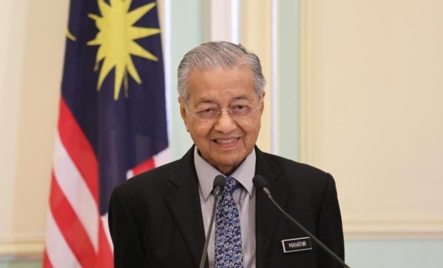Malaysia uncertainty grows as palace rejects Mahathir plan