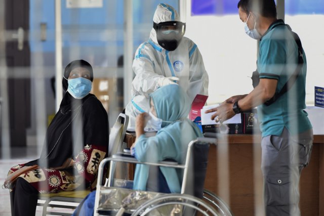 Indonesians cautiously optimistic about COVID-19 vaccines as new deals secured