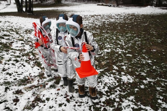 Swiss kids suit up for 'Mission to Mars' Swiss kids suit up for 'Mission to Mars'