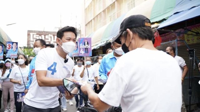Bangkok gubernatorial election candidates attempt to woo support from street vendors Bangkok gubernatorial election candidates attempt to woo support from street vendors