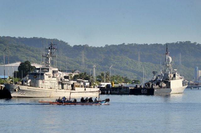Hopes fade for Indonesia submarine crew as deadline passed early Saturday Hopes fade for Indonesia submarine crew as deadline passed early Saturday