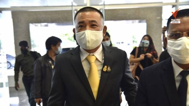 Philanthropist businessman Prasit reports to police to acknowledge charges of public fraud