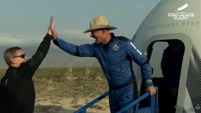 Bezos offers NASA a $2 billion discount for Blue Origin Moon lander Bezos offers NASA a $2 billion discount for Blue Origin Moon lander