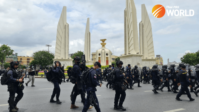Thai Police ready for anti-government protesters this afternoon Thai Police ready for anti-government protesters this afternoon