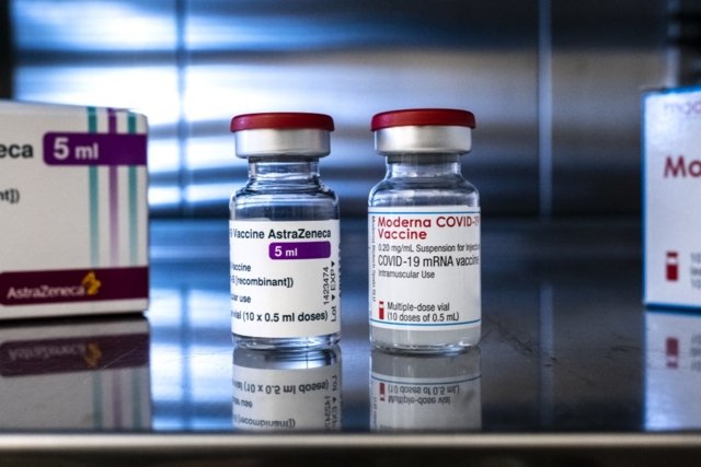 CRA's AstraZeneca booster jabs to begin Oct 20, Moderna registrations open on Oct 29 CRA's AstraZeneca booster jabs to begin Oct 20, Moderna registrations open on Oct 29