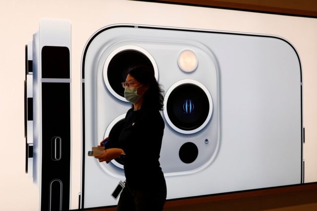 Apple likely to cut iPhone 13 production due to chip crunch - Bloomberg News Apple likely to cut iPhone 13 production due to chip crunch - Bloomberg News