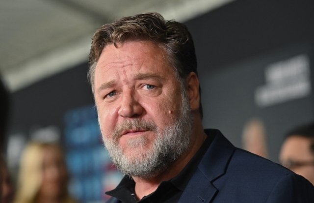 Actor Russell Crowe promotes ‘Phuket Sandbox’, Bangkok’s electrical wiring