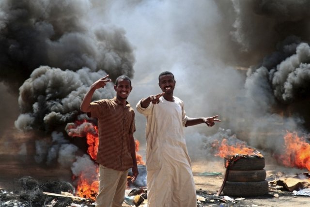 Sudanese stand ground against coup as condemnation pours in