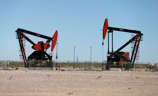 Oil prices hit 7-year highs as tight supply bites