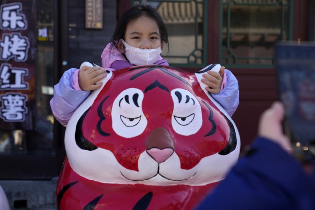 On Lunar New Year, Chinese offer prayers at temples On Lunar New Year, Chinese offer prayers at temples