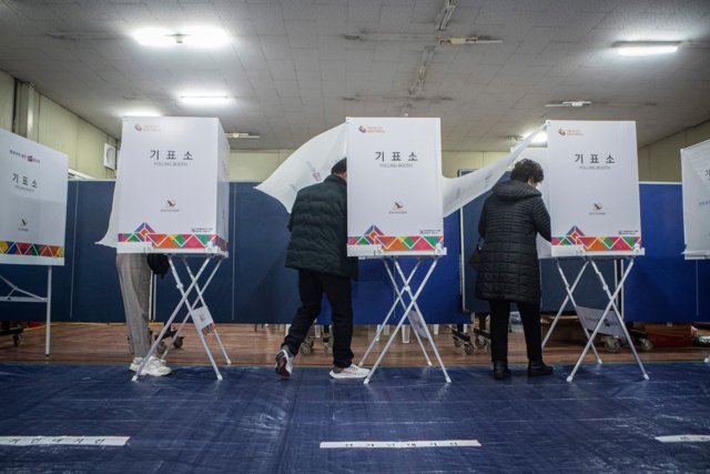 South Koreans vote for president in tight, bitter election