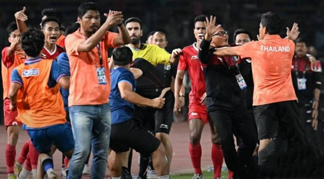 Two Thai national footballers banned for six month for brawling at SEA Games