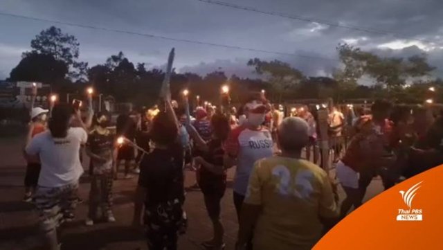 Protest against faulty “fancy” lamp posts in Nakhon Si Thammarat