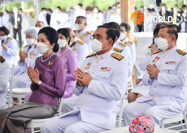 Thai PM leads merit-making to wish HM the Queen a happy birthday Thai PM leads merit-making to wish HM the Queen a happy birthday