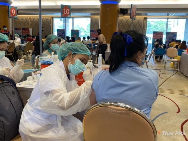 Free COVID booster shots on offer for all at Bang Sue vaccination centre