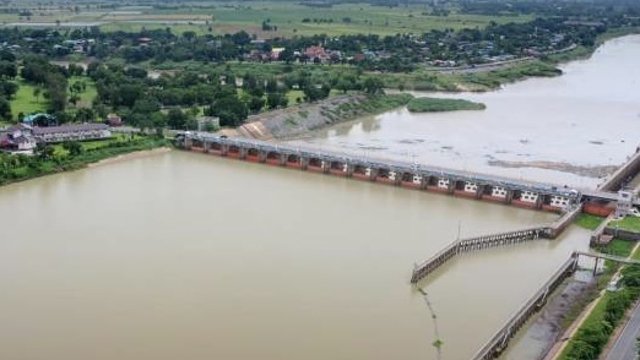 Riverside residents in 11 provinces warned of Chao Phraya overflows from Wednesday Riverside residents in 11 provinces warned of Chao Phraya overflows from Wednesday