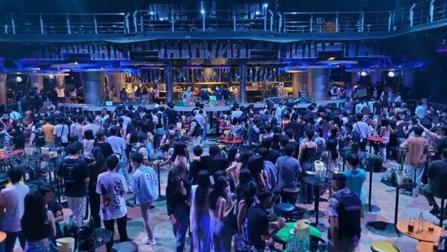 325 underage people found in a pub in Chiang Rai 325 underage people found in a pub in Chiang Rai