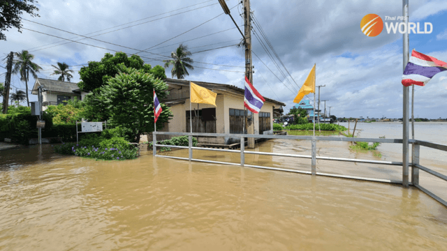 Sam Khok district of Pathum Thani declared a flood disaster zone Sam Khok district of Pathum Thani declared a flood disaster zone