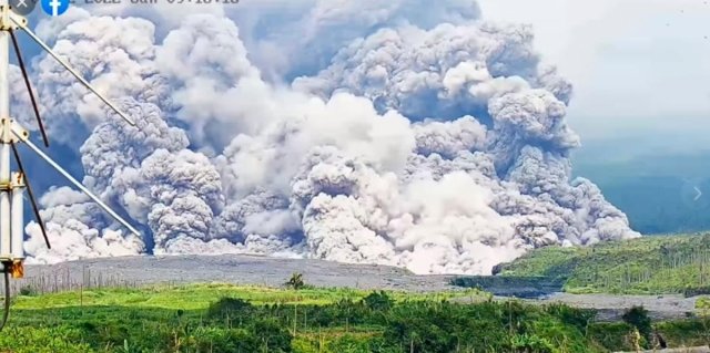 Indonesia raises volcano warning to highest after Semeru erupts - media
