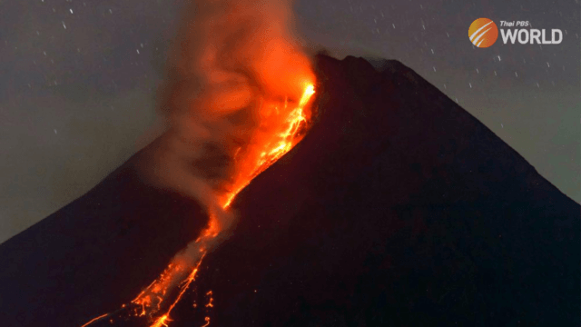 Indonesia's Merapi volcano erupts, spews hot lava Indonesia's Merapi volcano erupts, spews hot lava