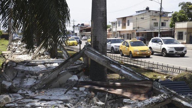 At least 14 killed as strong quake jolts Ecuador and Peru