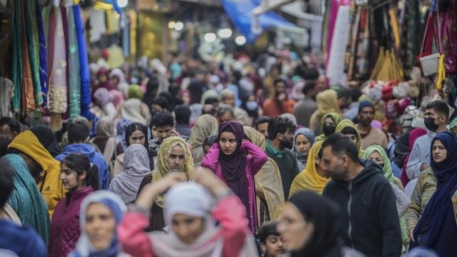Muslims end Ramadan, begin holiday amid war, reconciliation