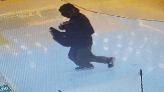 A wanted suspect has robbed same gold shop again