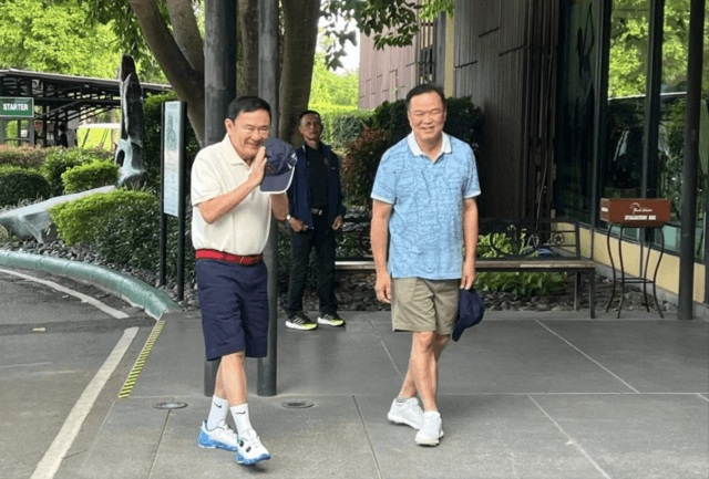 Thaksin’s political manoeuvres: Golf, alliances and powerplays Thaksin’s political manoeuvres: Golf, alliances and powerplays
