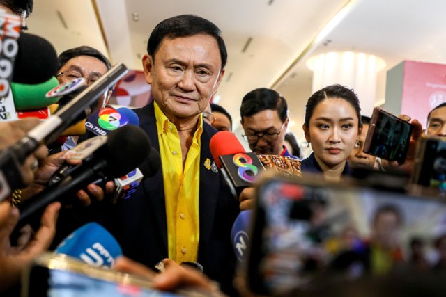 Court bars Thaksin from going to Dubai
