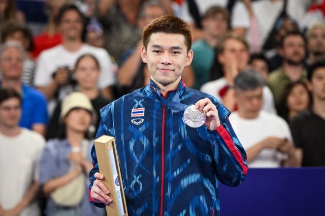 Thai Badminton star Kunlavut wins silver in historic Olympic final