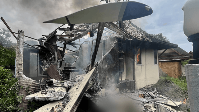 Flight instructor dies as his plane crashes into empty house Flight instructor dies as his plane crashes into empty house