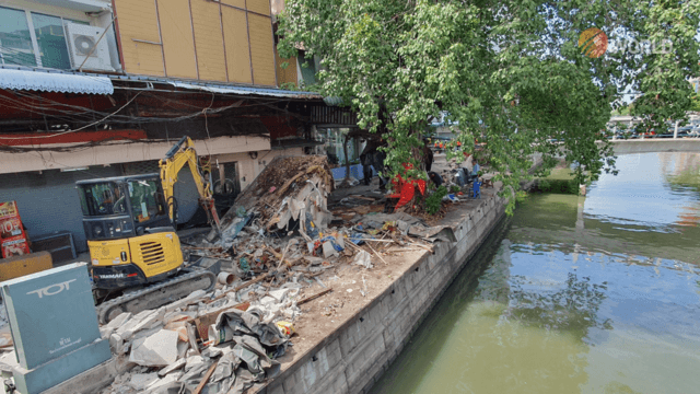 BMA to complete demolishing Phadung Krung Kasem Canal stalls in two days BMA to complete demolishing Phadung Krung Kasem Canal stalls in two days