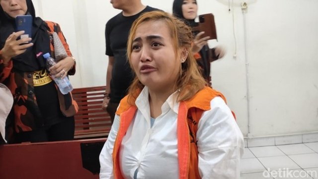 Indonesia woman jailed for TikTok video praying before eating pork Indonesia woman jailed for TikTok video praying before eating pork