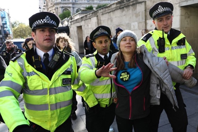 Police detain Greta Thunberg at London climate protest Police detain Greta Thunberg at London climate protest