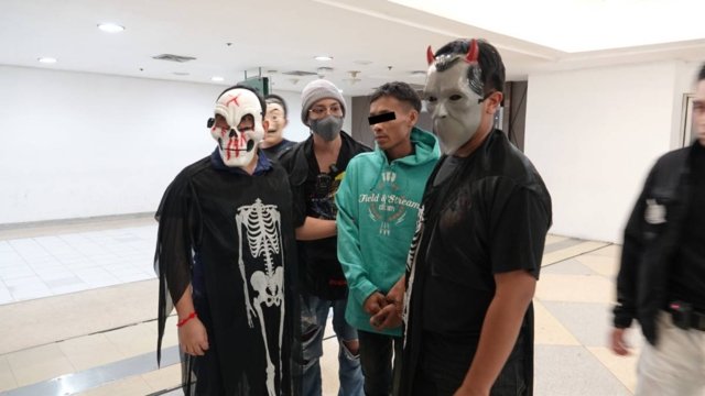 Ghostly police arrest suspected thief in Bangkok Ghostly police arrest suspected thief in Bangkok