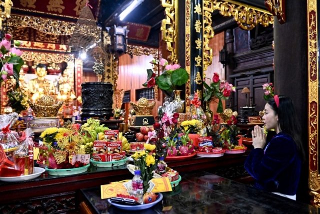 Vietnamese Valentine's: help me find a partner, Buddha Vietnamese Valentine's: help me find a partner, Buddha