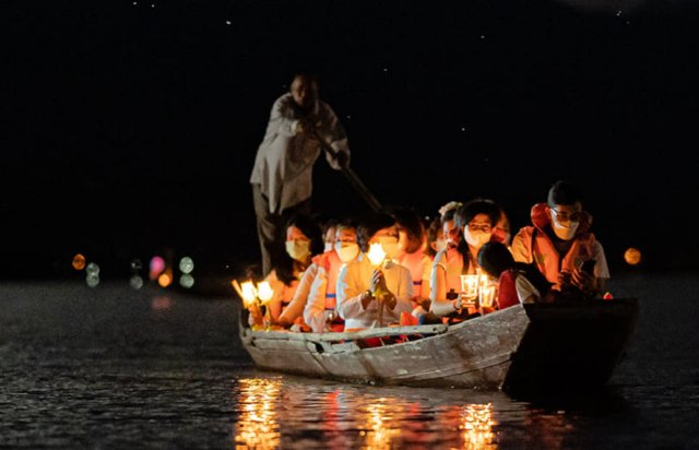 Marking a magical Magha Puja on tranquil waters Marking a magical Magha Puja on tranquil waters