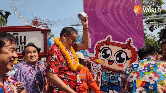 PM Srettha joins the water splashing fun in Hua Hin