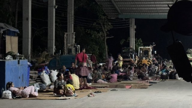 More displaced people flee from Myanmar into Thailand More displaced people flee from Myanmar into Thailand